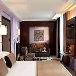 מלון Les Jardins De La 4*